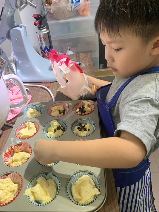 Learn: Kids Baking session Vanilla Cupcakes or Bake Donuts