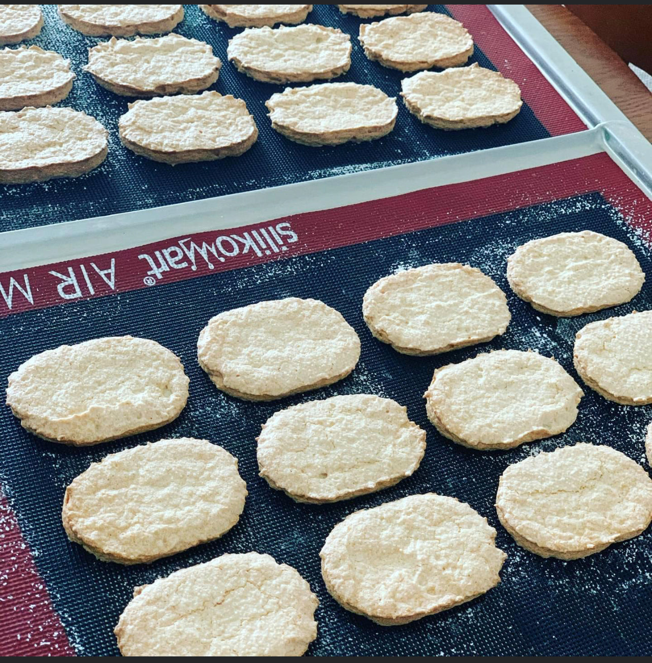 Learn: Dacquoise buttercream filling